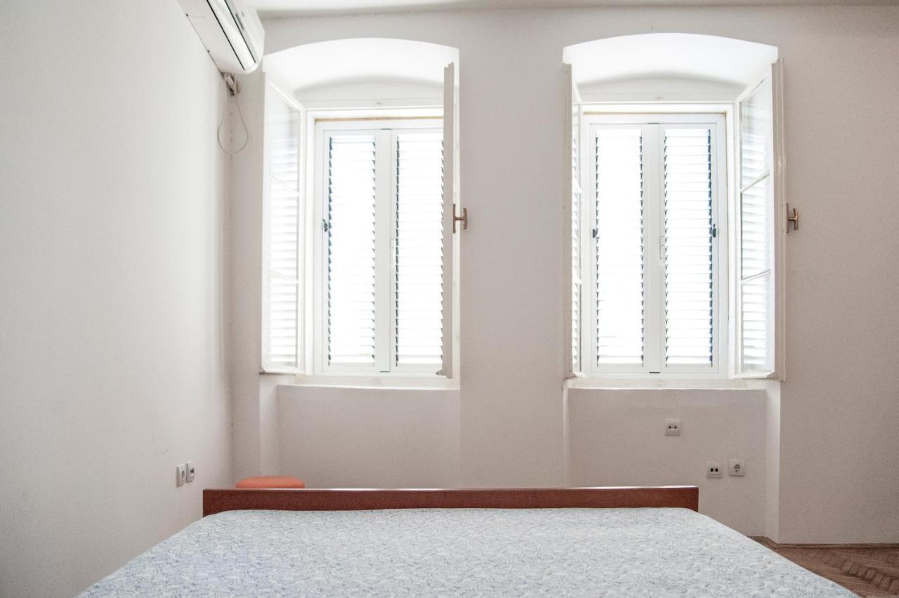 Apartment Old Town Херцег Нови Екстериор снимка