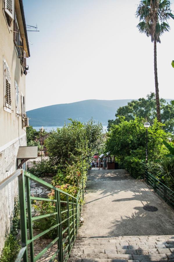 Apartment Old Town Херцег Нови Екстериор снимка